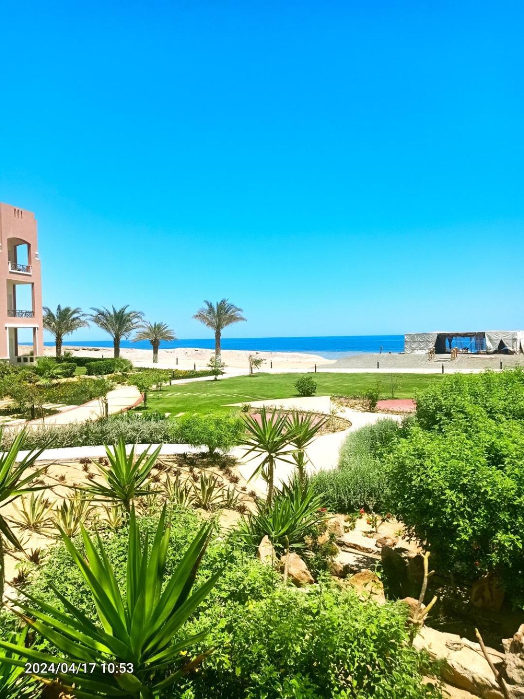 Oyster Bay Beach Resort Абу Дабаб Екстериор снимка