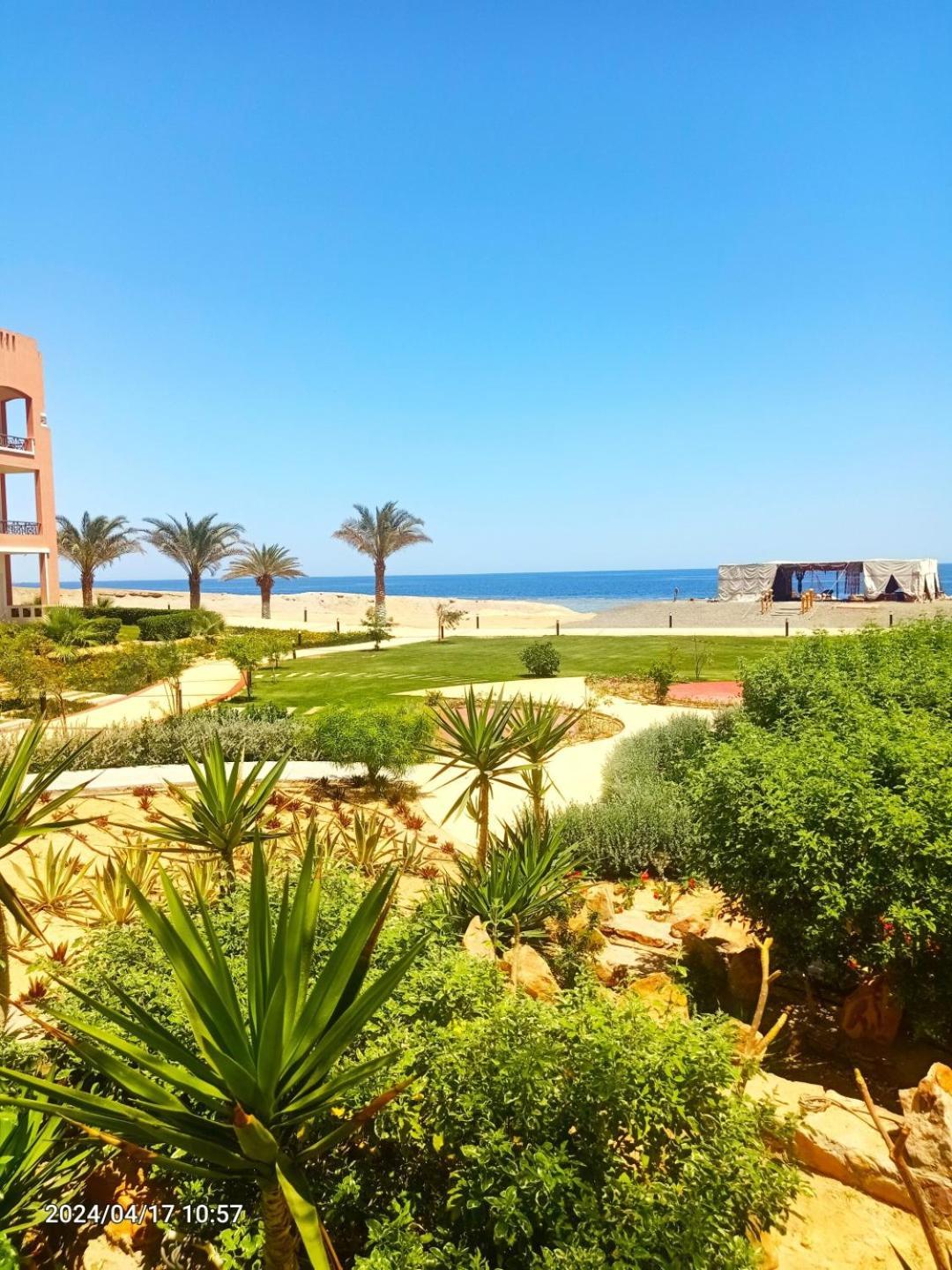 Oyster Bay Beach Resort Абу Дабаб Екстериор снимка