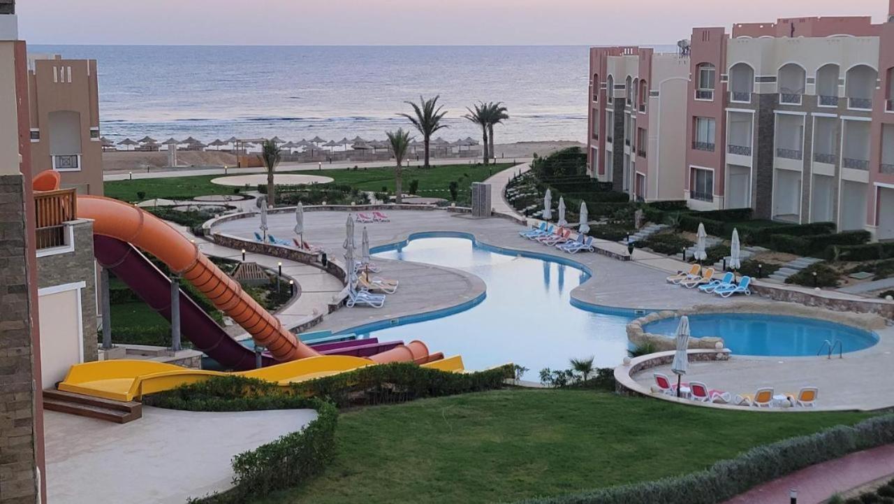 Oyster Bay Beach Resort Абу Дабаб Екстериор снимка